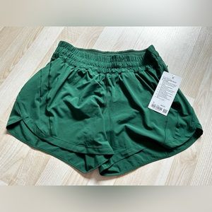 Lululemon Track That mid-rise short 5” lined